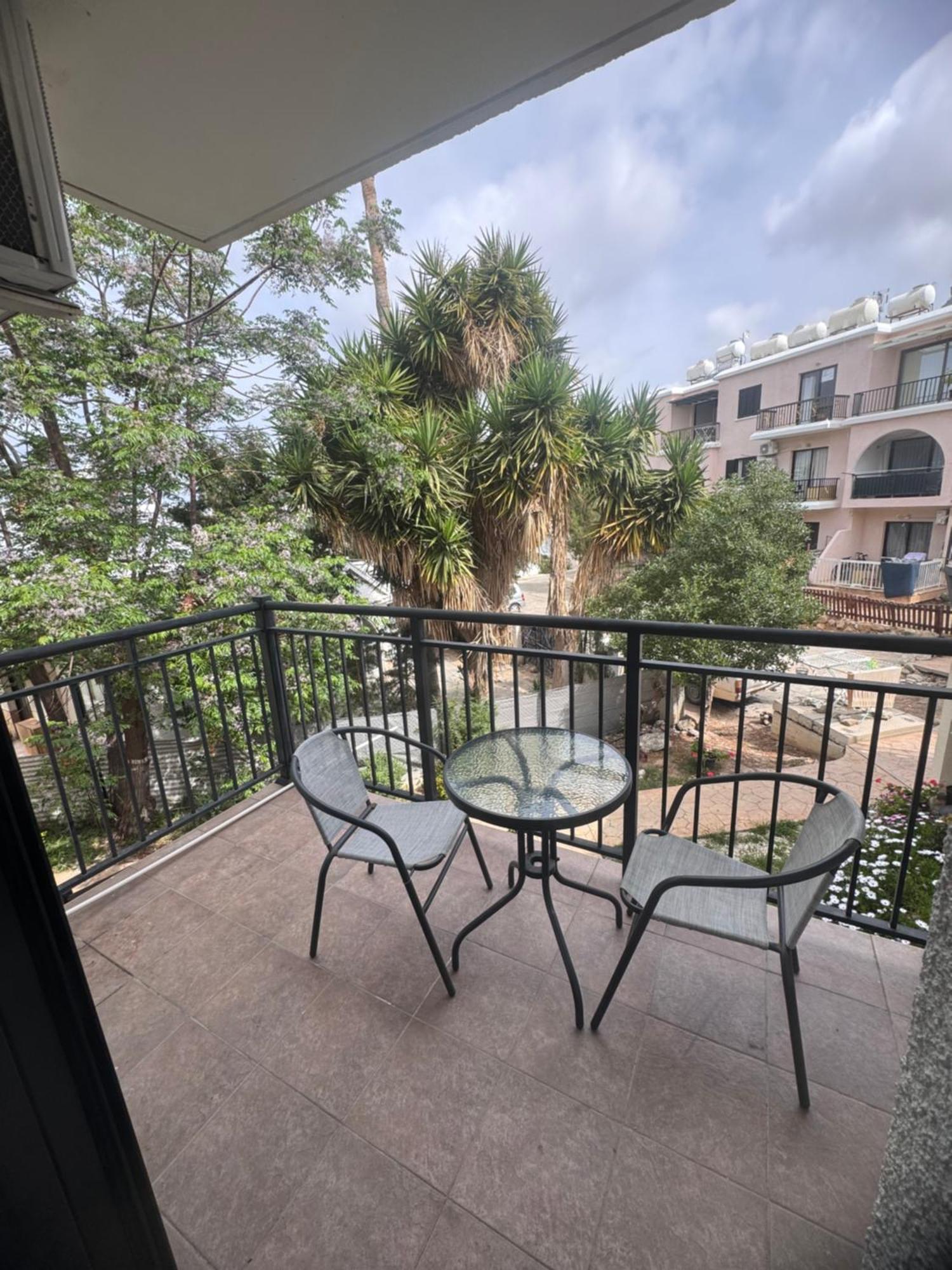 Cozy 1 Bedroom Apartment Close To The Beach Paphos Exteriör bild